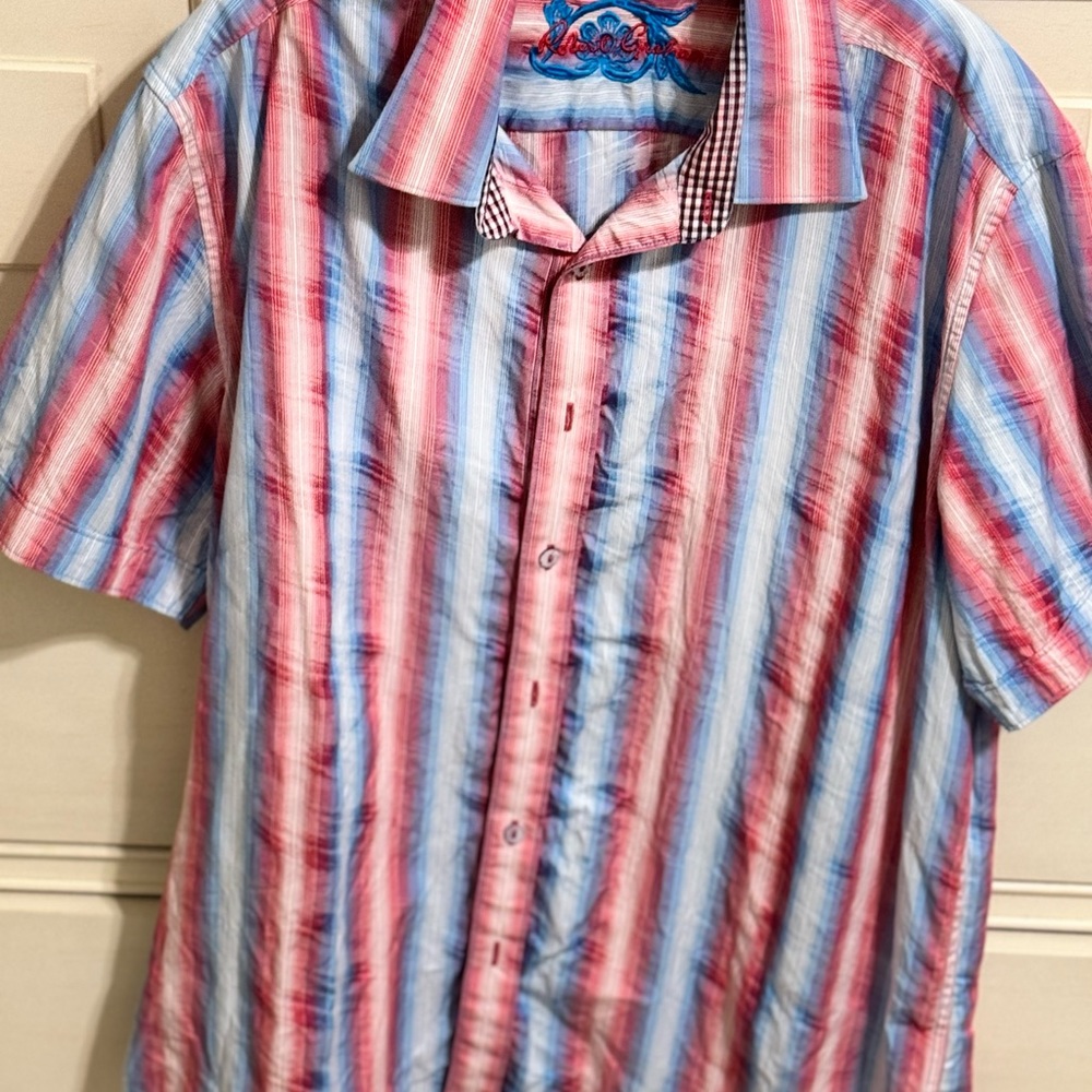 Men’s Robert Graham short sleeve button down shirt.